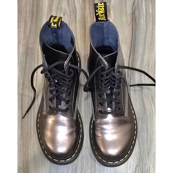 Doc Martens Pascal Pewter Spectra Metallic Leather Boots, Size 6 US - Picture 1 of 13